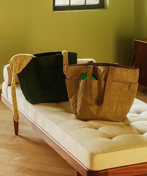 JNBY(ジェーエヌビーワイ)の「HOME Reversible Daily Tote / リバーシブルトートバッグ(トートバッグ・レディース・ベージュ/イエロー/グリーン・ONE SIZE)」の7枚目の写真