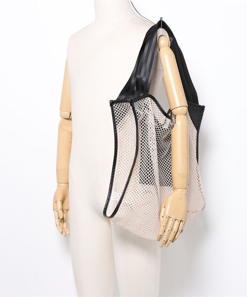 Speedo(スピード)の「【Speedo(スピード)】Voyage Mesh Big Tote(トートバッグ・レディース・ブラック/オフホワイト・FREE)」の8枚目の写真