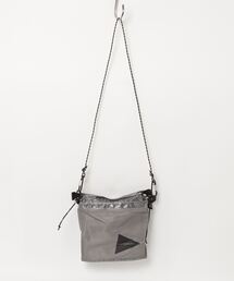 and wander（アンドワンダー）の「and wander / UL sacoche（ショルダーバッグ）」