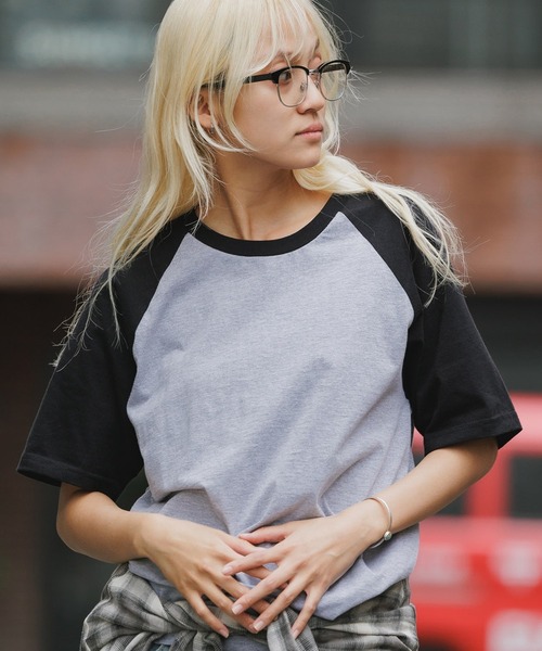 GILDAN(ギルダン)の「Gildan/ギルダン プレミアムコットン 5.3oz ラグランT Tシャツ 秋 秋服 2026年秋冬(Tシャツ/カットソー・メンズ・グレー/ホワイト×ブラック/ホワイト×レッド/ホワイト×ブルー・XL/L/M/S)」の1枚目の写真