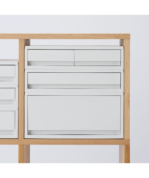 無印良品（ムジルシリョウヒン）の「再生ポリプロピレン入り　小物収納ケース　ワイド　大　ホワイトグレー　約幅３７×奥行２６×高さ１７．５ｃｍ（収納グッズ・メンズ・ライトグレー系・大）」の5枚目の写真