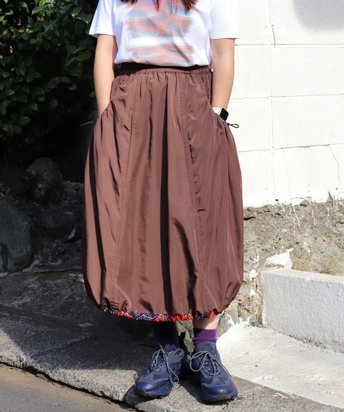 moyan ecri(モヤン エクリ)の「<moyan ecri>リバーシブル/アフリカ生地ロングスカートAFRICA REVERSIBLE DRAWSTRING SKIRT(スカート・レディース・グリーン系その他/パープル系その他/レッド系その他/イエロー系その他/ブラック系その他・FREE)」の14枚目の写真