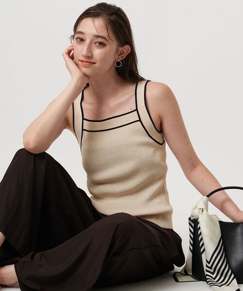 UNITED ARROWS（ユナイテッドアローズ）の「リブスクエアネック パイピングキャミソール - ウォッシャブル -（キャミソール・レディース・ネイビー/ベージュ・FREE）」の2枚目の写真