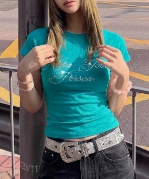 LADY LIKE（レディライク）の「ラインストーンロゴ美シルエット半袖Tシャツ（Tシャツ/カットソー・レディース・ブラック/ホワイト/ダークグレー/ブルー・M）」の4枚目の写真