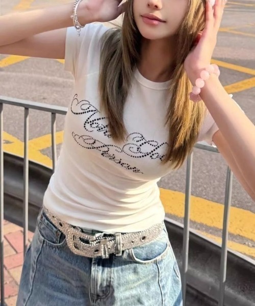 LADY LIKE（レディライク）の「ラインストーンロゴ美シルエット半袖Tシャツ（Tシャツ/カットソー・レディース・ブラック/ホワイト/ダークグレー/ブルー・M）」の19枚目の写真