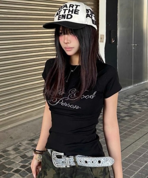 LADY LIKE（レディライク）の「ラインストーンロゴ美シルエット半袖Tシャツ（Tシャツ/カットソー・レディース・ブラック/ホワイト/ダークグレー/ブルー・M）」の14枚目の写真
