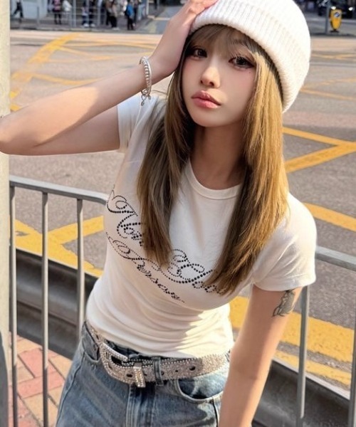 LADY LIKE（レディライク）の「ラインストーンロゴ美シルエット半袖Tシャツ（Tシャツ/カットソー・レディース・ブラック/ホワイト/ダークグレー/ブルー・M）」の18枚目の写真