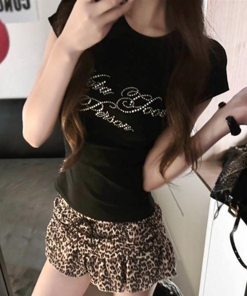LADY LIKE（レディライク）の「ラインストーンロゴ美シルエット半袖Tシャツ（Tシャツ/カットソー・レディース・ブラック/ホワイト/ダークグレー/ブルー・M）」の7枚目の写真