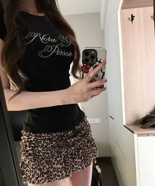 LADY LIKE（レディライク）の「ラインストーンロゴ美シルエット半袖Tシャツ（Tシャツ/カットソー・レディース・ブラック/ホワイト/ダークグレー/ブルー・M）」の8枚目の写真