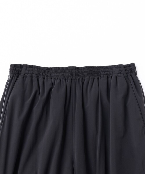 UNFILO（アンフィーロ）の「ハイストレッチムーブ ワイドパンツ（その他パンツ・レディース・ブラック系・SMALL/MEDIUM/LARGE/X-LARGE）」の12枚目の写真