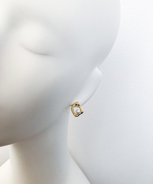 TIMELESS&THREE(タイムレスアンドスリー)の「ドロップアシンメトリーパールモチーフピアス(ピアス(両耳用)・レディース・ゴールド/シルバー・FREE)」の14枚目の写真
