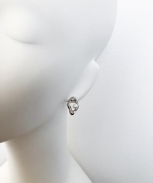 TIMELESS&THREE(タイムレスアンドスリー)の「ドロップアシンメトリーパールモチーフピアス(ピアス(両耳用)・レディース・ゴールド/シルバー・FREE)」の15枚目の写真