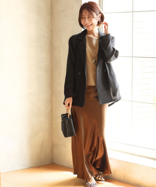 Ehre style（エーレスタイル）の「華やかアップ！ 上品な艶スカート 着回し術（スカート・レディース・アイボリー/モカ/グリーン/グレー・M/L）」の11枚目の写真
