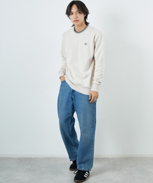 FRED PERRY（フレッドペリー）の「[FRED PERRY/フレッドペリー] 別注 ツインティップライン ワンポイントロゴ刺繍クルーネックスウェット（スウェット・レディース・ブラック/キャメル/グレイッシュベージュ/ネイビー・S/M/L/XL）」の5枚目の写真