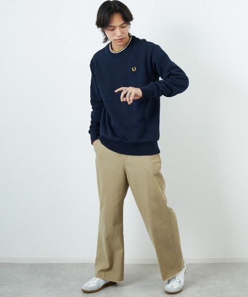 FRED PERRY（フレッドペリー）の「[FRED PERRY/フレッドペリー] 別注 ツインティップライン ワンポイントロゴ刺繍クルーネックスウェット（スウェット・レディース・ブラック/キャメル/グレイッシュベージュ/ネイビー・S/M/L/XL）」の8枚目の写真