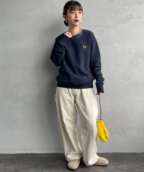 FRED PERRY（フレッドペリー）の「[FRED PERRY/フレッドペリー] 別注 ツインティップライン ワンポイントロゴ刺繍クルーネックスウェット（スウェット・レディース・ブラック/キャメル/グレイッシュベージュ/ネイビー・S/M/L/XL）」の6枚目の写真