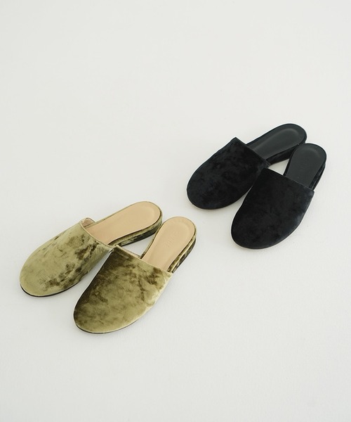 CLANE（クラネ）の「VELOUR FLAT MULES（スリッポン・レディース・カーキ/ブラック・36/37/38）」の3枚目の写真