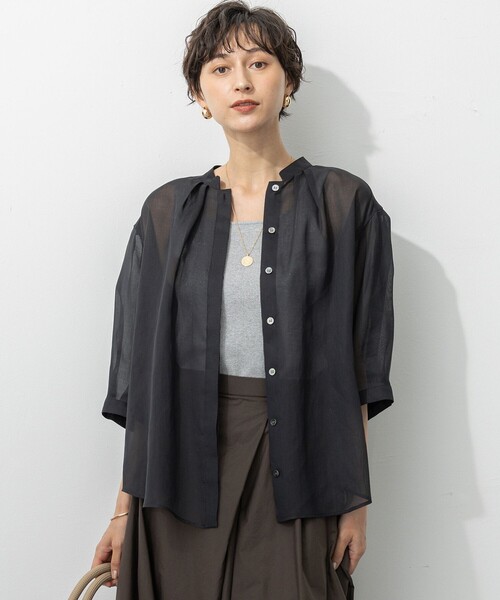 23区 S(ニジュウサンクチイサイサイズ)の「【洗える】シアービエラ タックデザイン ブラウス(シャツ/ブラウス・レディース・ダークブラウン系/ブラック系/ブルー系・32)」の1枚目の写真