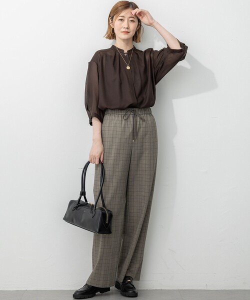 23区 S(ニジュウサンクチイサイサイズ)の「【洗える】シアービエラ タックデザイン ブラウス(シャツ/ブラウス・レディース・ダークブラウン系/ブラック系/ブルー系・32)」の5枚目の写真