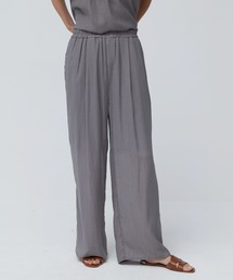 Brown&Street（ブラウンアンドストリート）の「エアリーテクスチャーパンツ（スラックス）」