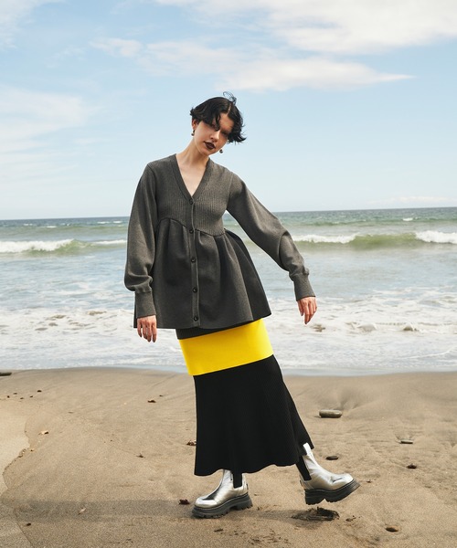 OMMO(オーエムエムオー)の「LAYERED KNIT SK(スカート・レディース・レッド/ブラック/オフホワイト/ターコイズブルー/イエロー・36/38)」の21枚目の写真