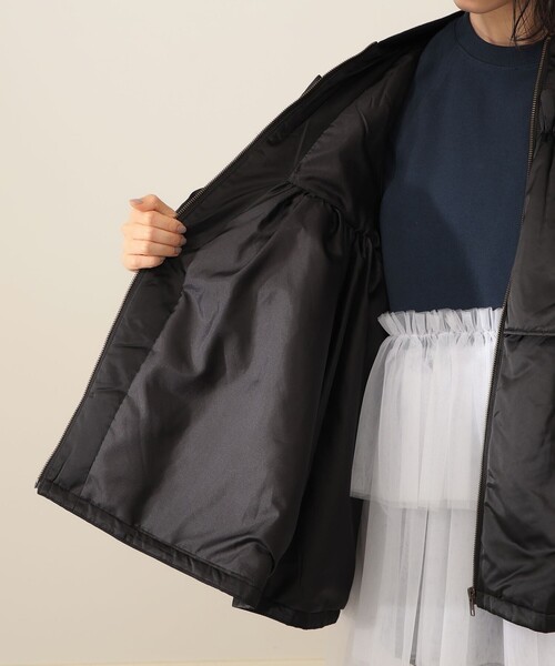 CAROLINA GLASER(カロリナ グレイサー)の「フリル 中綿 ブルゾン(ブルゾン・レディース・グリーン系その他5/ブラック・ONE SIZE)」の11枚目の写真