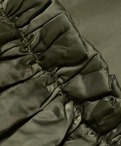 CAROLINA GLASER(カロリナ グレイサー)の「フリル 中綿 ブルゾン(ブルゾン・レディース・グリーン系その他5/ブラック・ONE SIZE)」の4枚目の写真