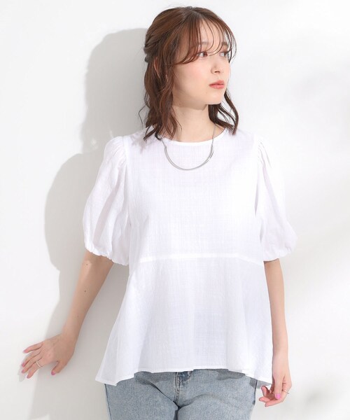 DRESKIP（ドレスキップ）の「【S-LL】バルーン袖で大人可愛く ペプラムブラウス（シャツ/ブラウス・レディース・ブルー/オフホワイト・04/03/02/01）」の3枚目の写真