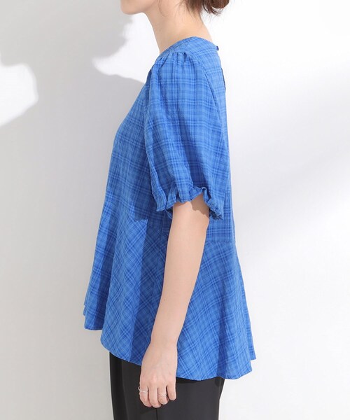DRESKIP（ドレスキップ）の「【S-LL】バルーン袖で大人可愛く ペプラムブラウス（シャツ/ブラウス・レディース・ブルー/オフホワイト・04/03/02/01）」の12枚目の写真
