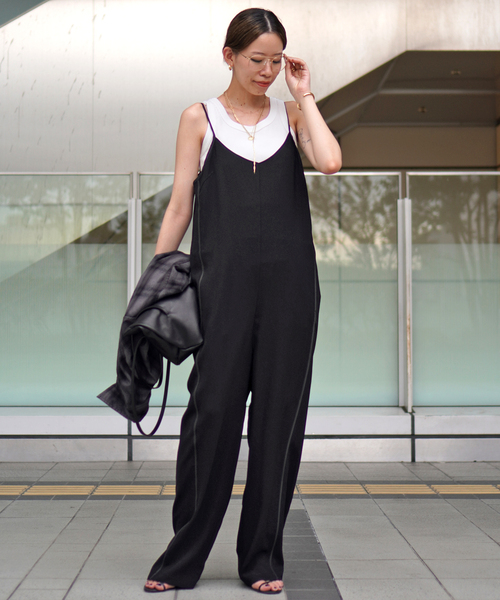 AP STUDIO(エーピーストゥディオ)の「キャミソールオールインワン(つなぎ/オールインワン・レディース・ブラック・36/38)」の2枚目の写真