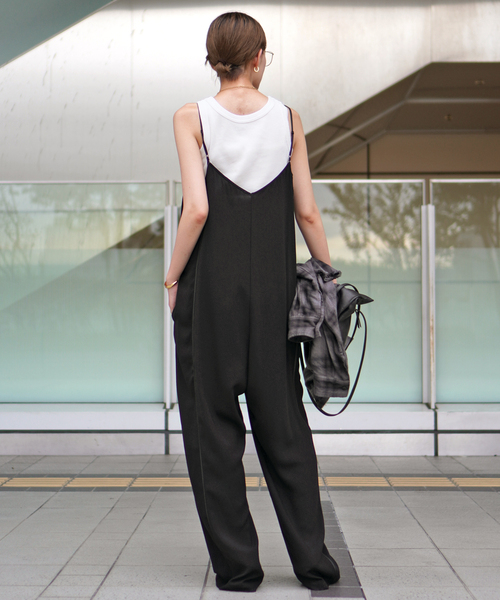 AP STUDIO(エーピーストゥディオ)の「キャミソールオールインワン(つなぎ/オールインワン・レディース・ブラック・36/38)」の4枚目の写真