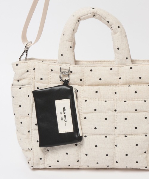 niko and...（ニコアンド）の「《500mlボトル収納可能》ポーチ付きキルトトートバッグM（トートバッグ・レディース・ブラック/ブラウン/レッド/イエロー/その他1/ホワイト系その他/ライトブルー/ブラック系その他・0）」の11枚目の写真