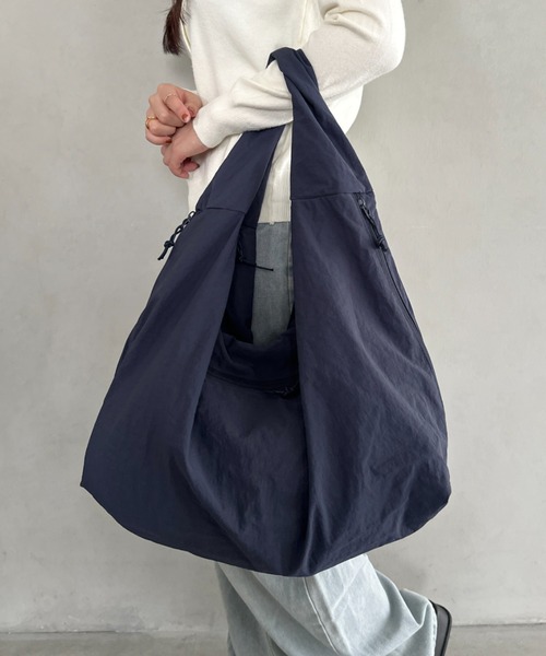 MYMOOD.（マイムード）の「【A4収納大容量】多ポケット付きナイロントートバッグ（トートバッグ・レディース・ベージュ/ネイビー/レッド/アイボリー/ブラック/カーキ・FREE）」の12枚目の写真