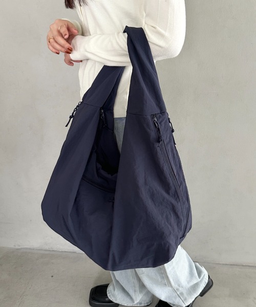 MYMOOD.（マイムード）の「【A4収納大容量】多ポケット付きナイロントートバッグ（トートバッグ・レディース・ベージュ/ネイビー/レッド/アイボリー/ブラック/カーキ・FREE）」の13枚目の写真