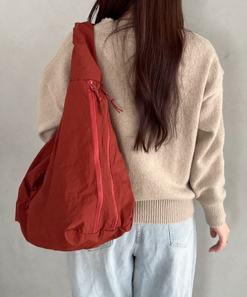 MYMOOD.（マイムード）の「【A4収納大容量】多ポケット付きナイロントートバッグ（トートバッグ・レディース・ベージュ/ネイビー/レッド/アイボリー/ブラック/カーキ・FREE）」の16枚目の写真