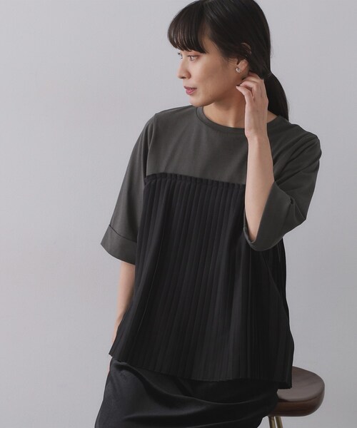 OPAQUE.CLIP（オペークドットクリップ）の「プリーツドッキングカットソー【洗濯機OK】（Tシャツ/カットソー・レディース・ボルドー/ホワイト/チャコール・40/38）」の2枚目の写真