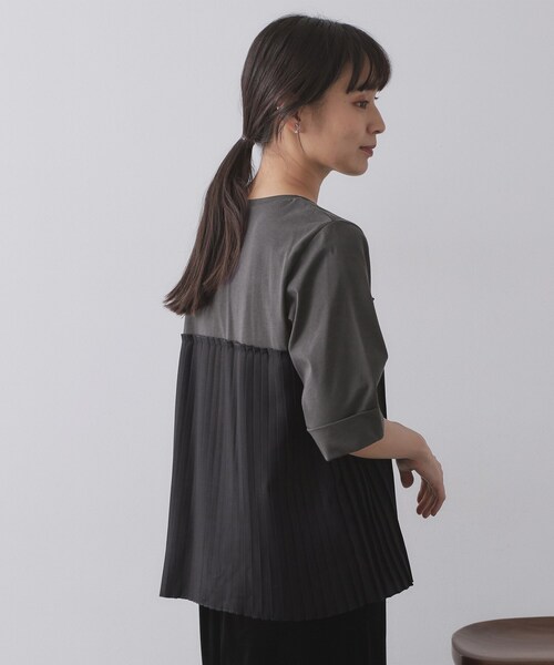 OPAQUE.CLIP（オペークドットクリップ）の「プリーツドッキングカットソー【洗濯機OK】（Tシャツ/カットソー・レディース・ボルドー/ホワイト/チャコール・40/38）」の15枚目の写真