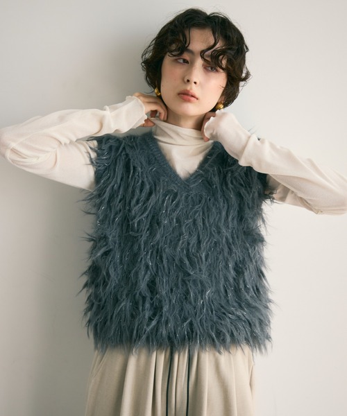 Trish（トリッシュ）の「ラメ入りループ編みニットベスト（ベスト・レディース・チャコールグレー/ホワイト・MEDIUM）」の2枚目の写真