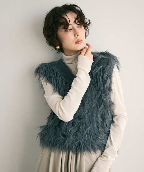 Trish（トリッシュ）の「ラメ入りループ編みニットベスト（ベスト・レディース・チャコールグレー/ホワイト・MEDIUM）」の13枚目の写真