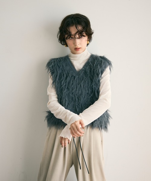 Trish（トリッシュ）の「ラメ入りループ編みニットベスト（ベスト・レディース・チャコールグレー/ホワイト・MEDIUM）」の16枚目の写真