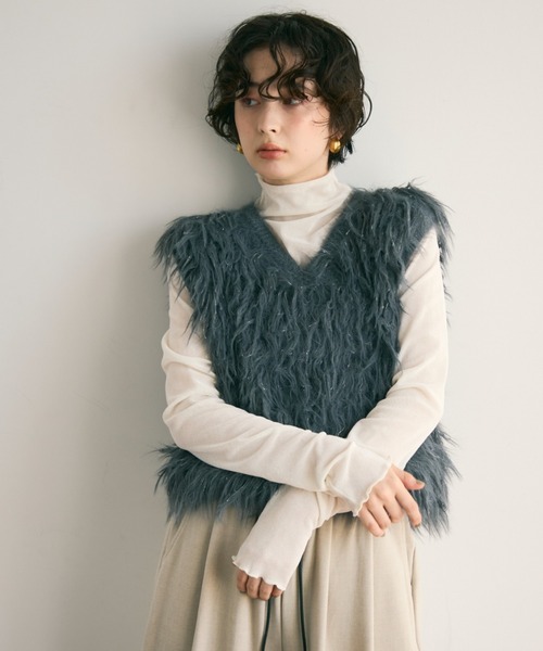 Trish（トリッシュ）の「ラメ入りループ編みニットベスト（ベスト・レディース・チャコールグレー/ホワイト・MEDIUM）」の3枚目の写真