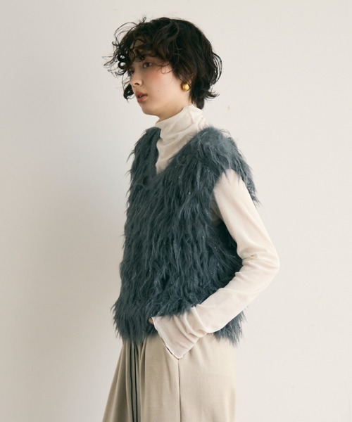 Trish（トリッシュ）の「ラメ入りループ編みニットベスト（ベスト・レディース・チャコールグレー/ホワイト・MEDIUM）」の5枚目の写真