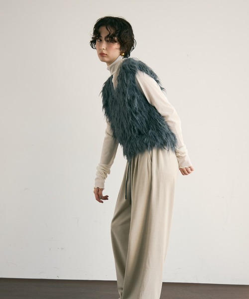 Trish（トリッシュ）の「ラメ入りループ編みニットベスト（ベスト・レディース・チャコールグレー/ホワイト・MEDIUM）」の12枚目の写真