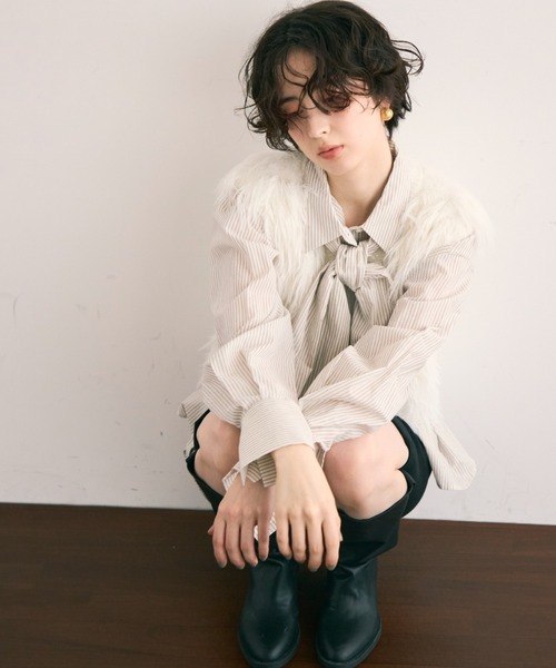 Trish（トリッシュ）の「ラメ入りループ編みニットベスト（ベスト・レディース・チャコールグレー/ホワイト・MEDIUM）」の8枚目の写真