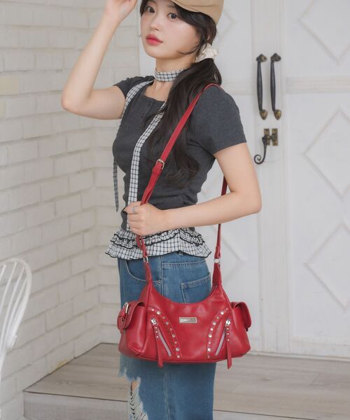 ems excite（エムズエキサイト）の「スタッズデザインバッグ（ショルダーバッグ・レディース・ブラック/オフホワイト/レッド・ONE SIZE）」の10枚目の写真