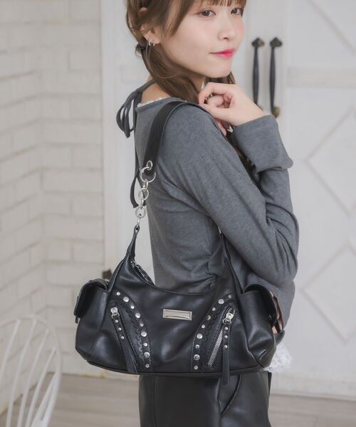 ems excite（エムズエキサイト）の「スタッズデザインバッグ（ショルダーバッグ・レディース・ブラック/オフホワイト/レッド・ONE SIZE）」の18枚目の写真