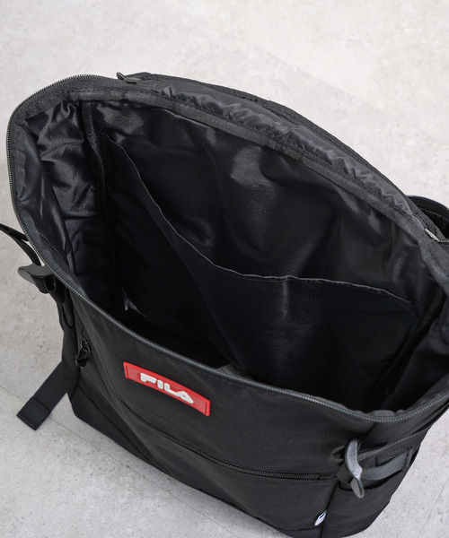 FILA(フィラ)の「FILAスクエアデイバッグ(バックパック/リュック・レディース・トリコロール/ブラック/ブラック×レッド・FREE)」の7枚目の写真