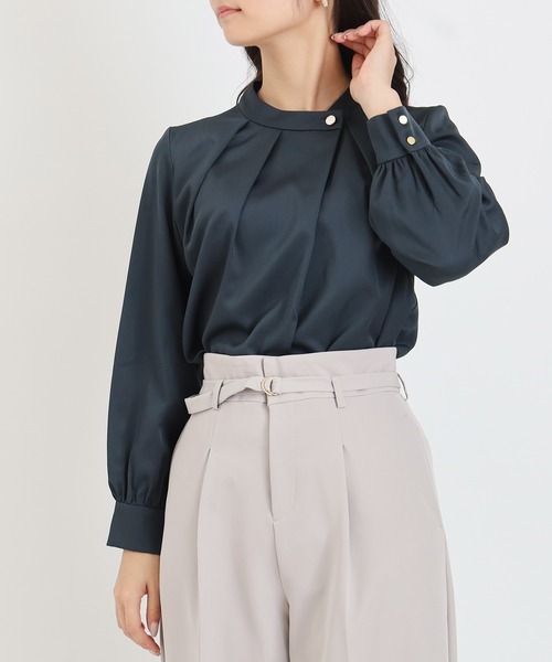 TRUDEA(トルディア)の「アシメネックブラウス(シャツ/ブラウス・レディース・ホワイト/キャメル/ベージュ/イエロー/ブルーグリーン・SMALL/MEDIUM/LARGE)」の4枚目の写真
