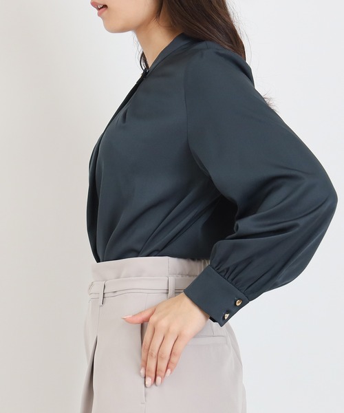 TRUDEA(トルディア)の「アシメネックブラウス(シャツ/ブラウス・レディース・ホワイト/キャメル/ベージュ/イエロー/ブルーグリーン・SMALL/MEDIUM/LARGE)」の15枚目の写真