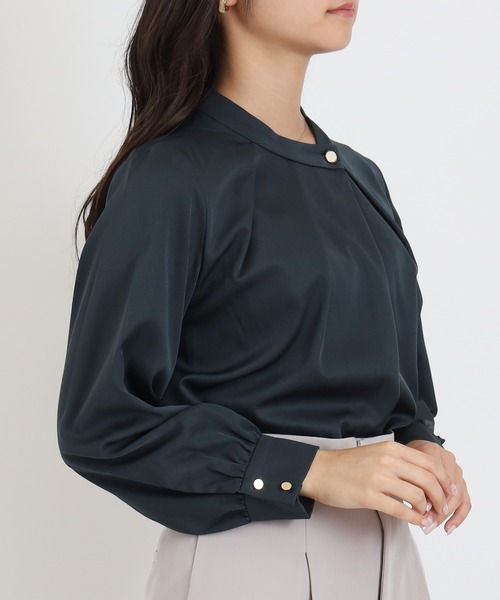 TRUDEA(トルディア)の「アシメネックブラウス(シャツ/ブラウス・レディース・ホワイト/キャメル/ベージュ/イエロー/ブルーグリーン・SMALL/MEDIUM/LARGE)」の17枚目の写真